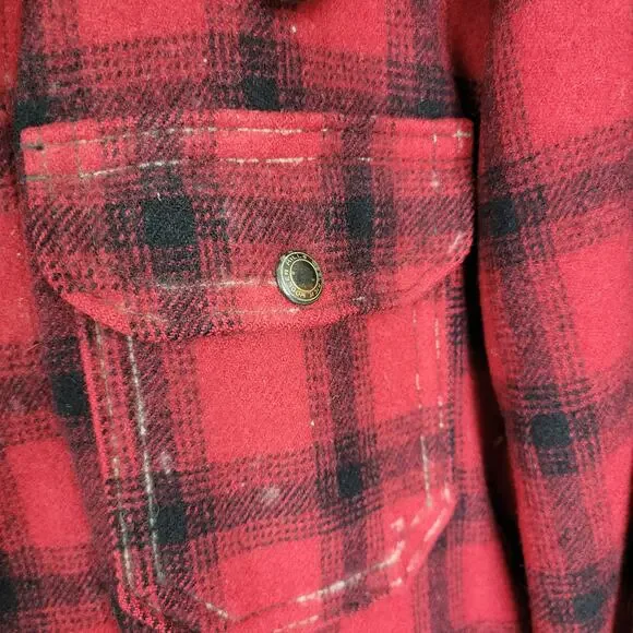 Woolrich Mens Coat Red Black Buffalo Plaid Lined Quilted Hunting Jacket Mackinaw